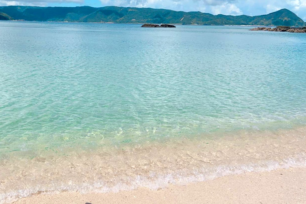 Beautiful view at the edge of the village! Sakihara Beach, where you can enjoy the unspoiled beauty of nature.