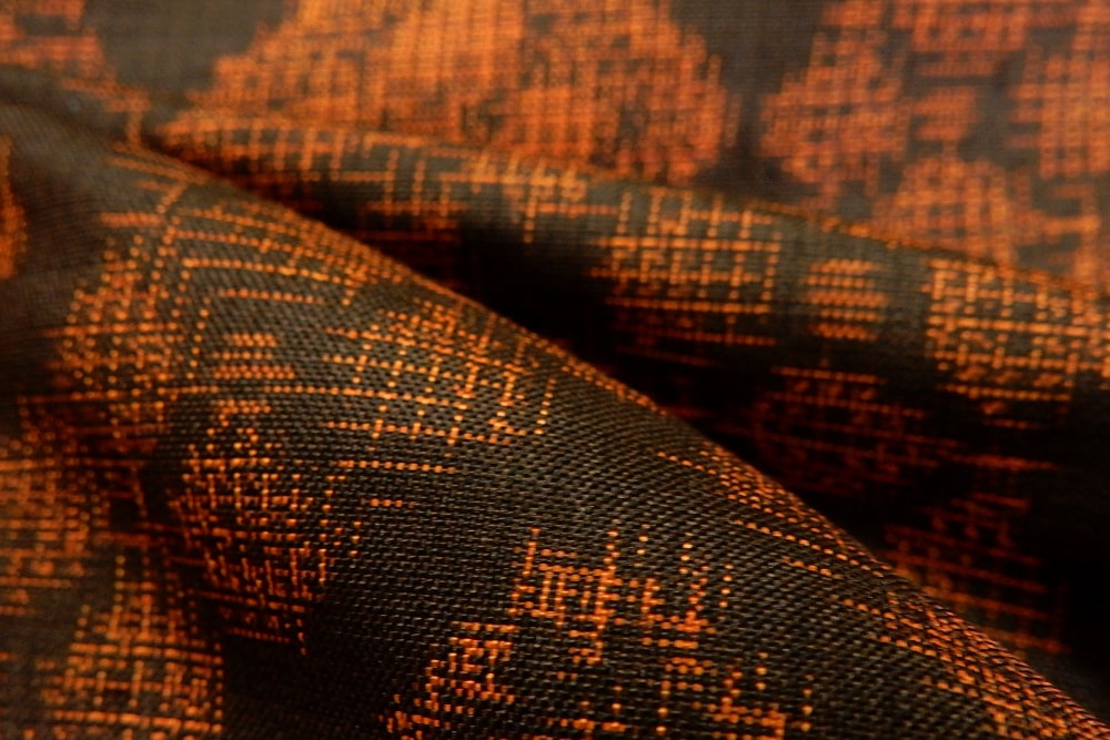 El pongee de Oshima es una especialidad de Amami Oshima y es conocido como un tejido de seda de alta calidad.