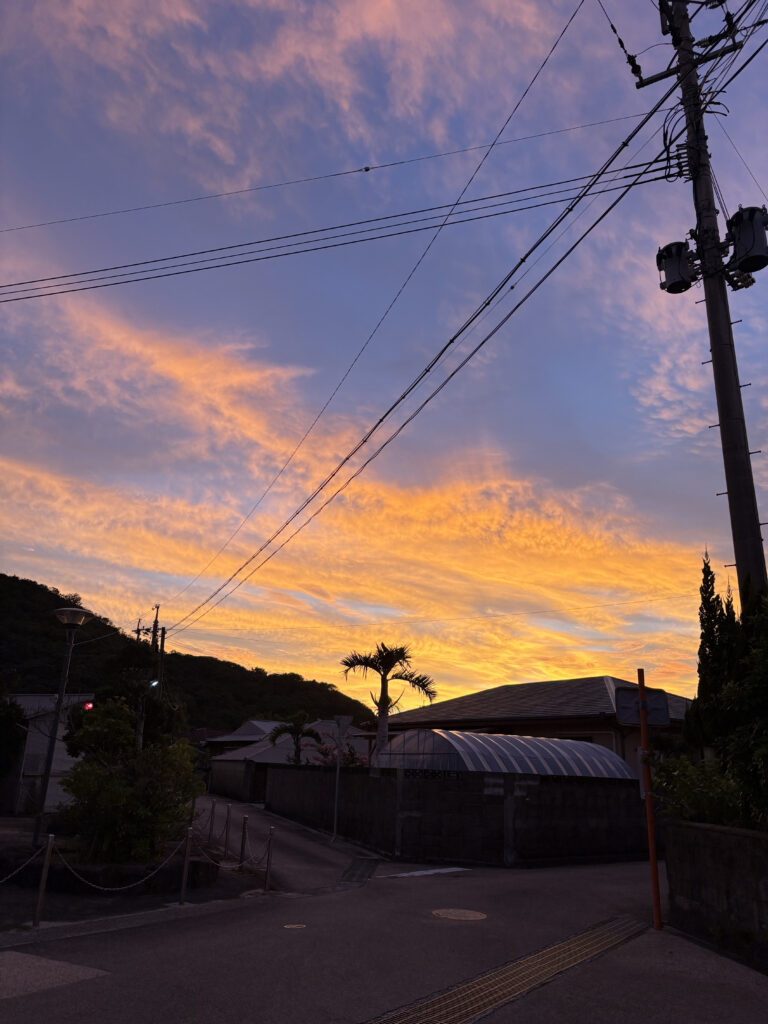 夕暮れの集落　笠利
